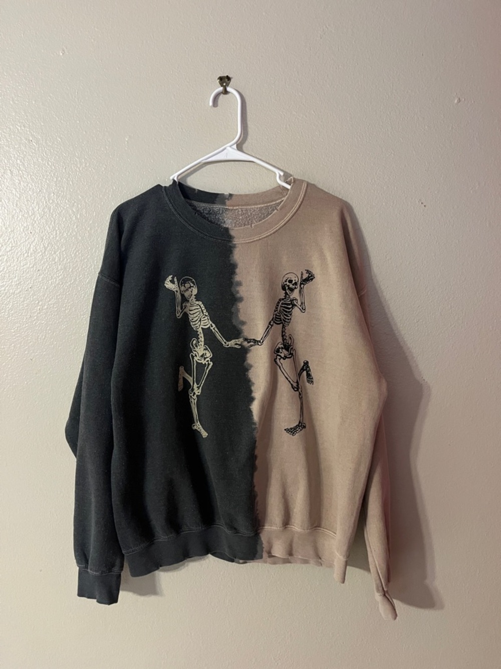 Two-Tone Black and Tan Skeleton Graphic Crewneck Sweatshirt